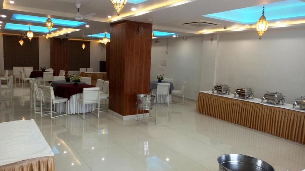 Alankrita Suites & Party Halls Meerut Exteriör bild