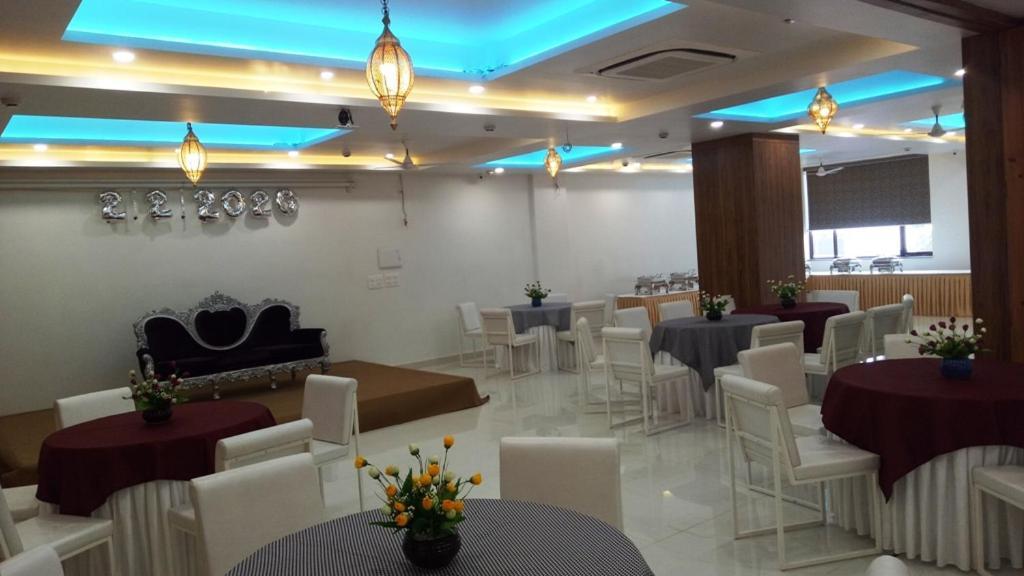 Alankrita Suites & Party Halls Meerut Exteriör bild
