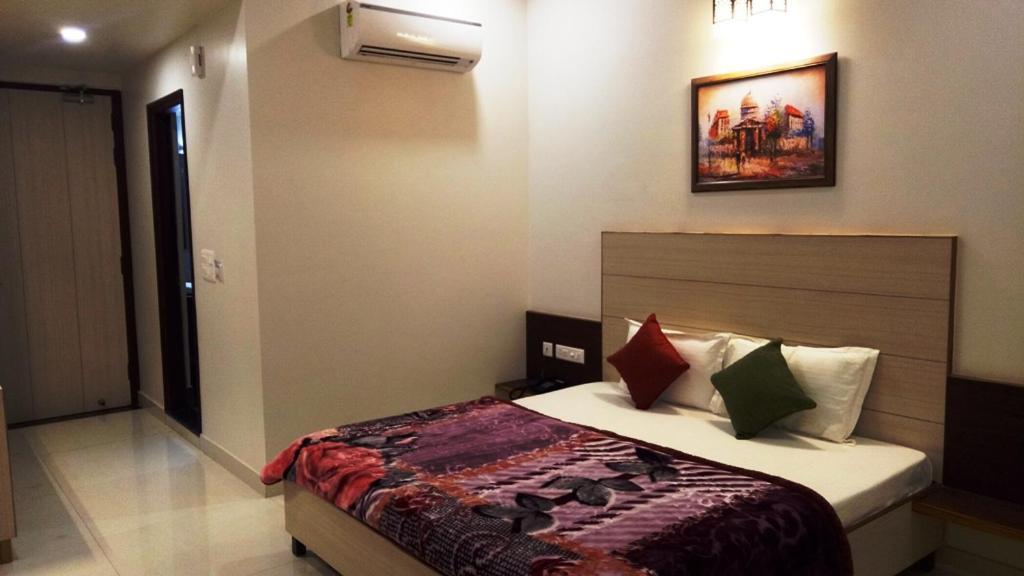 Alankrita Suites & Party Halls Meerut Exteriör bild
