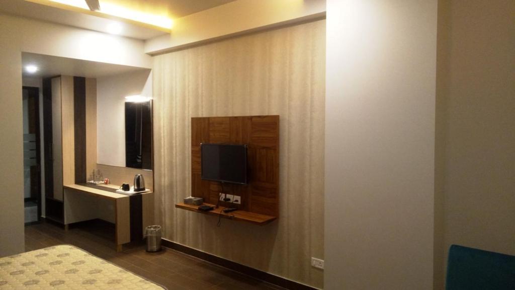 Alankrita Suites & Party Halls Meerut Exteriör bild