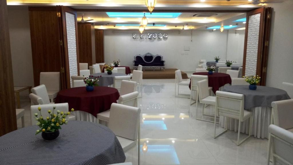 Alankrita Suites & Party Halls Meerut Exteriör bild